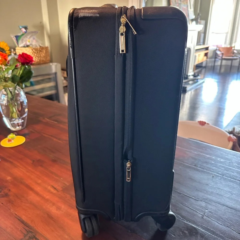 Tumi Larkin Sophie Continental Expandable 4-Wheeled Carry-On